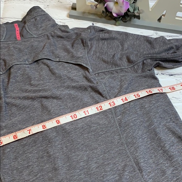 *SOLD* Lululemon 1/4 zip Grey Pace Pusher Pullover - Picture 8 of 12